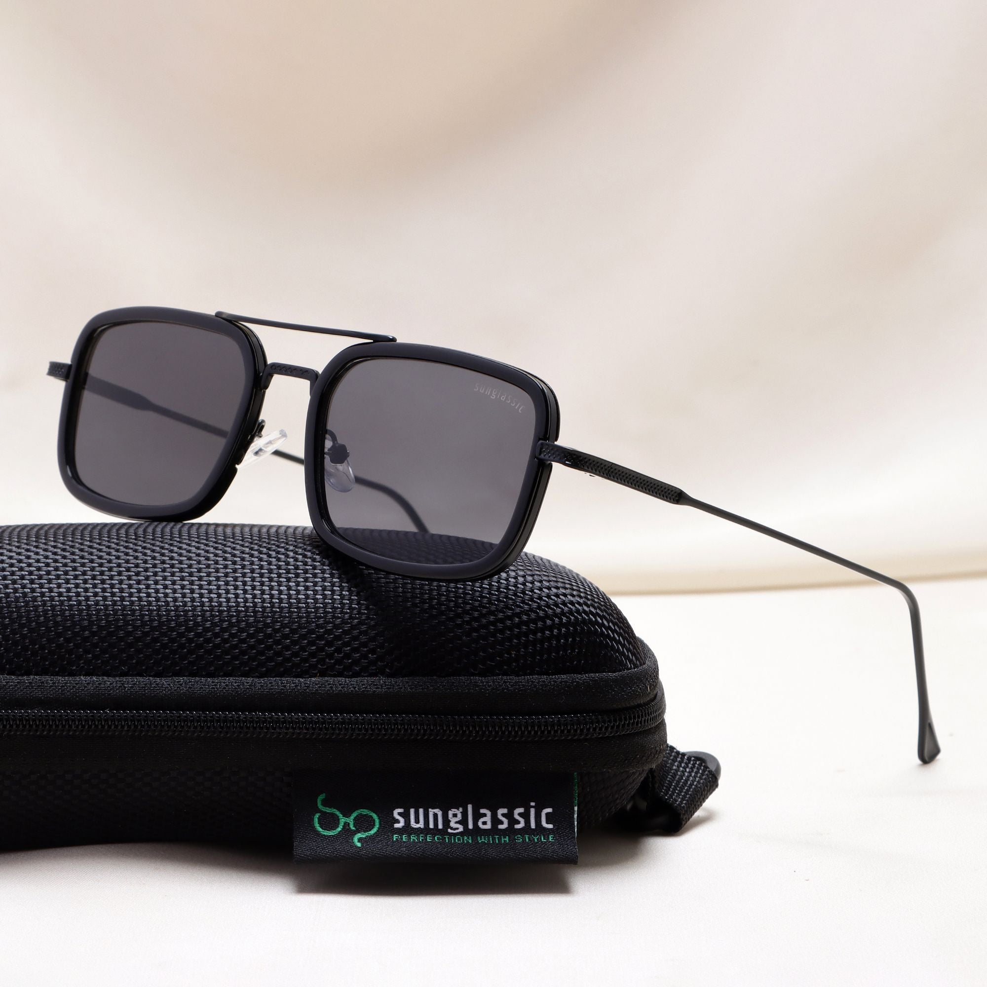 Lecter – Full Black Rectangle Sunglasses UV400 Men Women