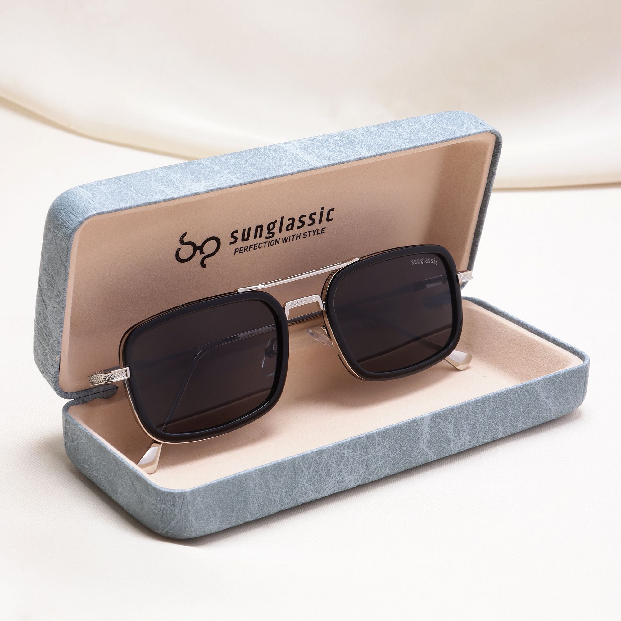Lecter – Silver Black Rectangle Sunglasses | UV400