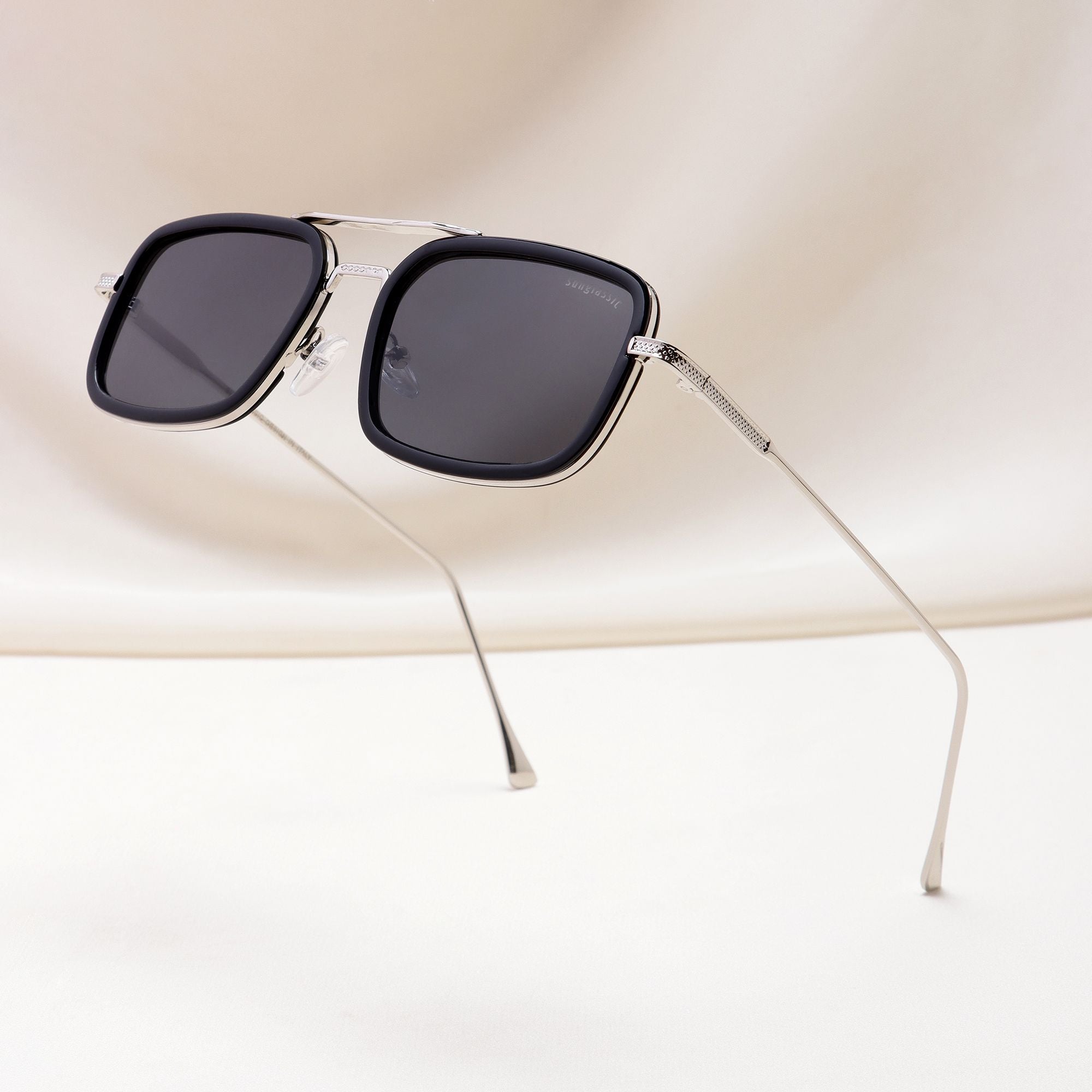 Lecter – Silver Black Rectangle Sunglasses | UV400
