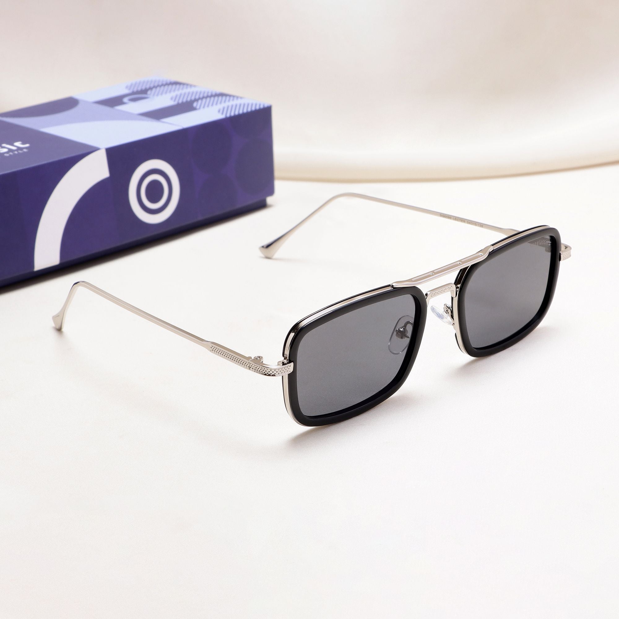 Lecter – Silver Black Rectangle Sunglasses | UV400