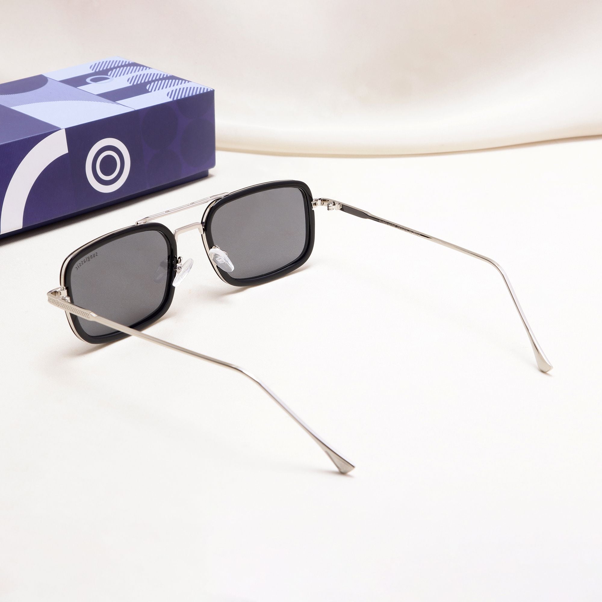 Lecter – Silver Black Rectangle Sunglasses | UV400