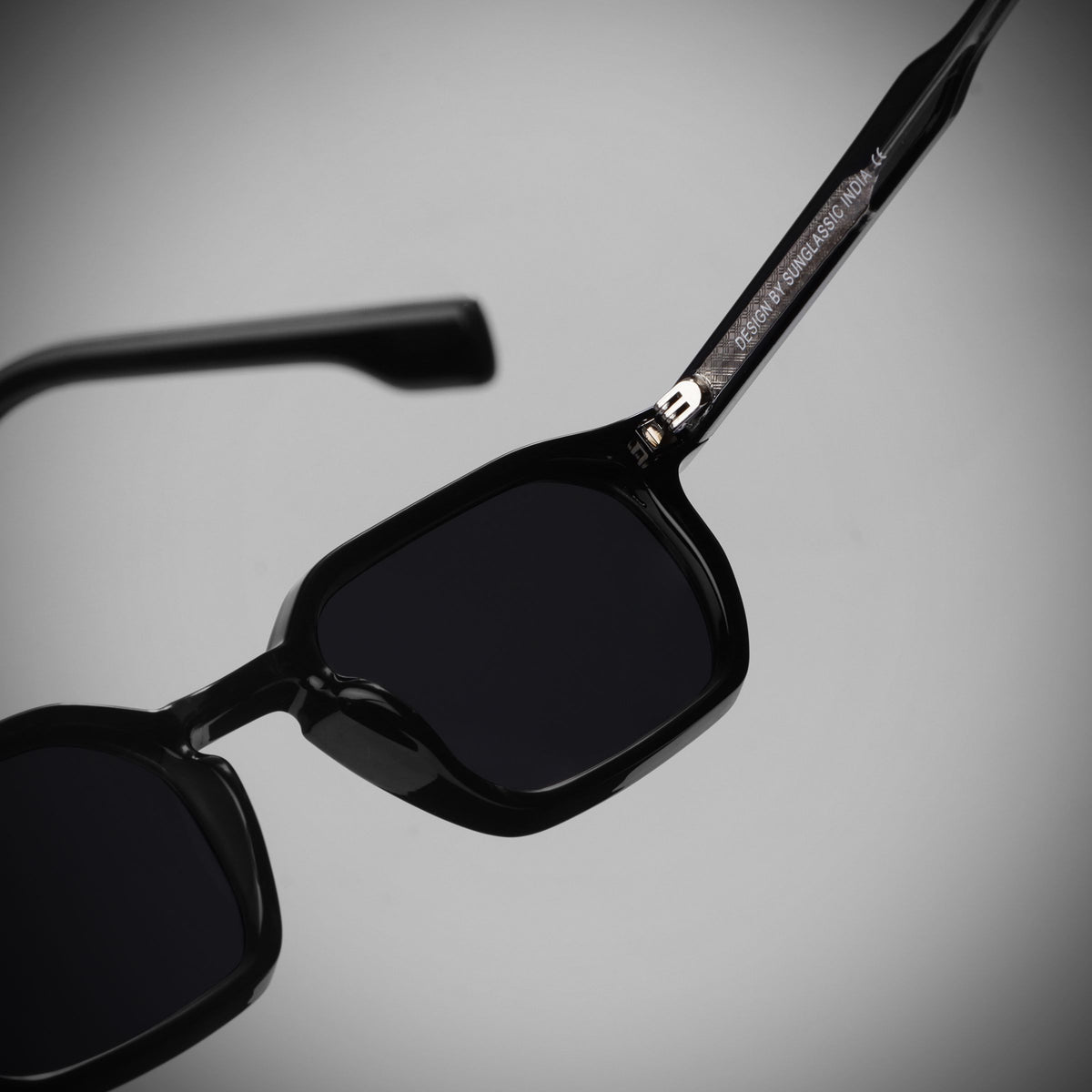Roman Full Black Rectangle Sunglasses | UV400