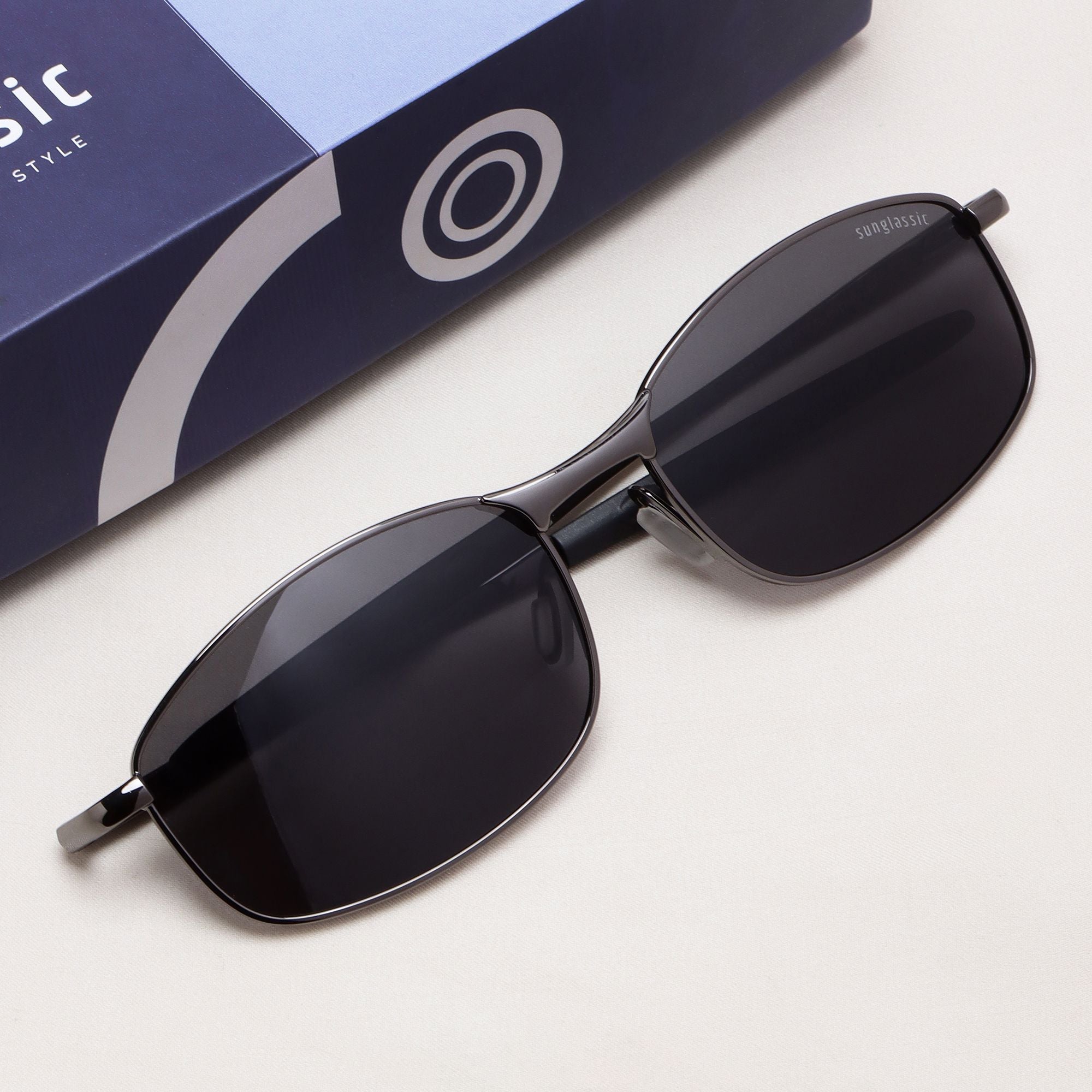 Swiftor Gun Black Polarized Rectangle Sunglasses | UV400