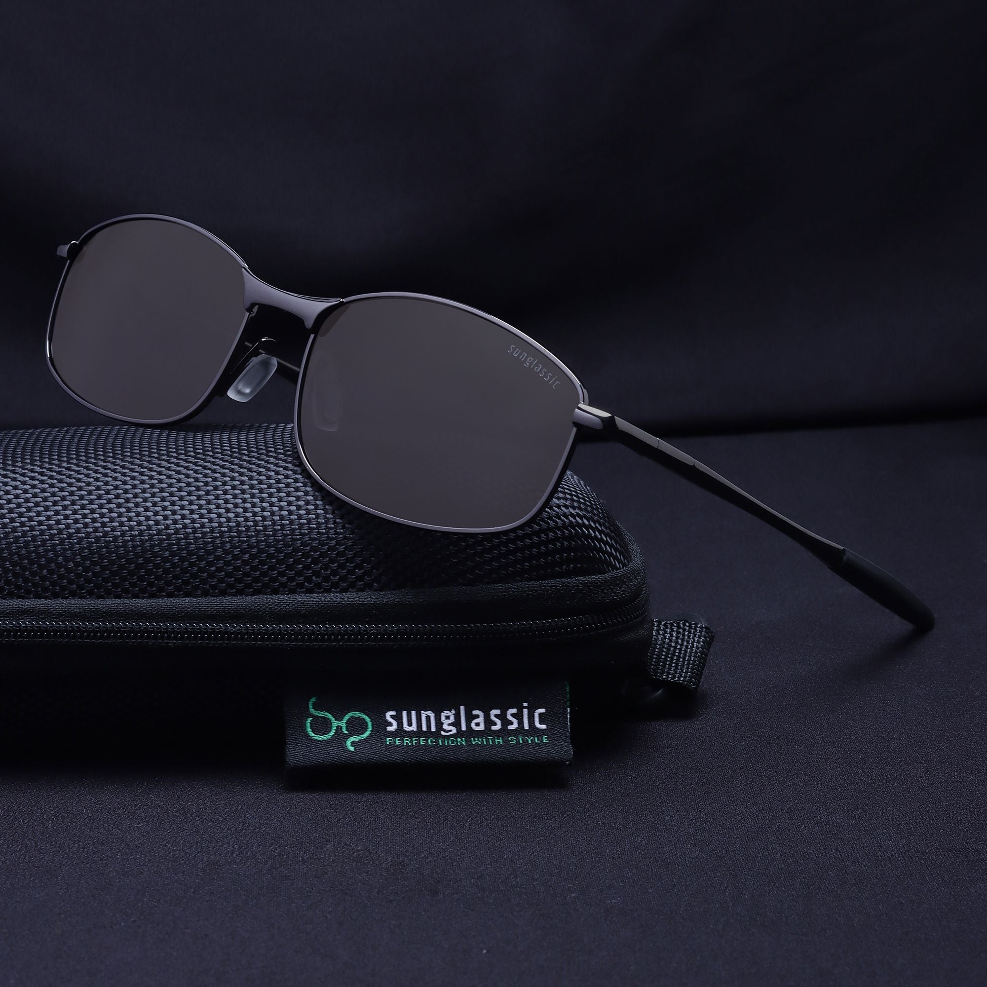 Swiftor Gun Black Polarized Rectangle Sunglasses | UV400