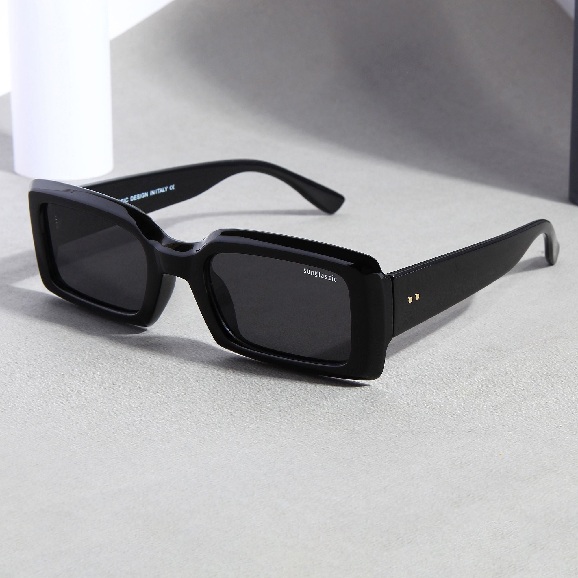 Victoria. Black Polarized Rectangle Sunglasses