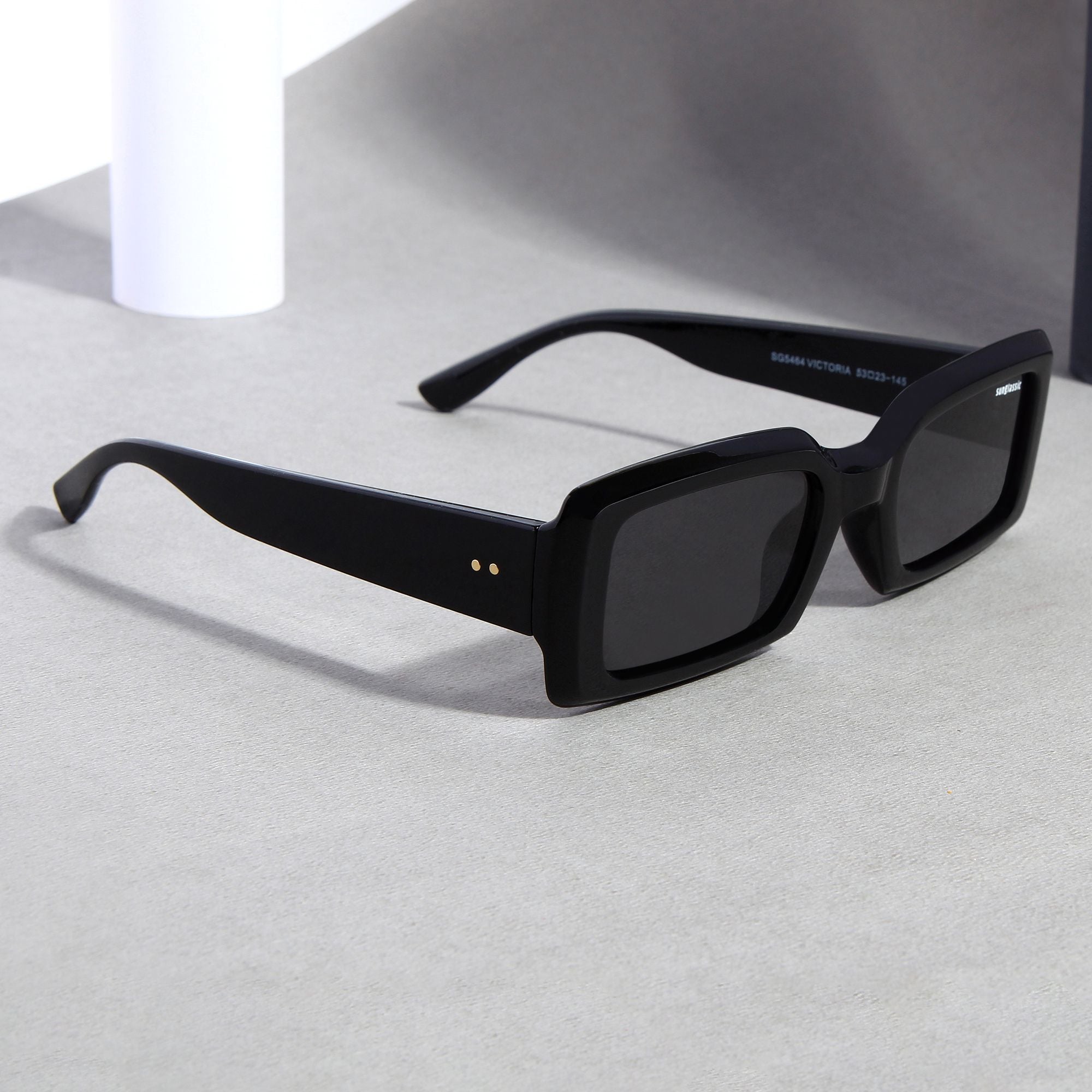 Victoria. Black Polarized Rectangle Sunglasses