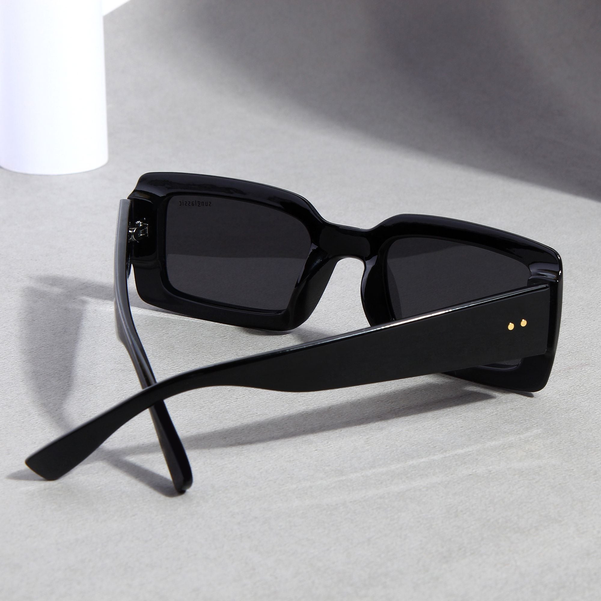 Victoria. Black Polarized Rectangle Sunglasses