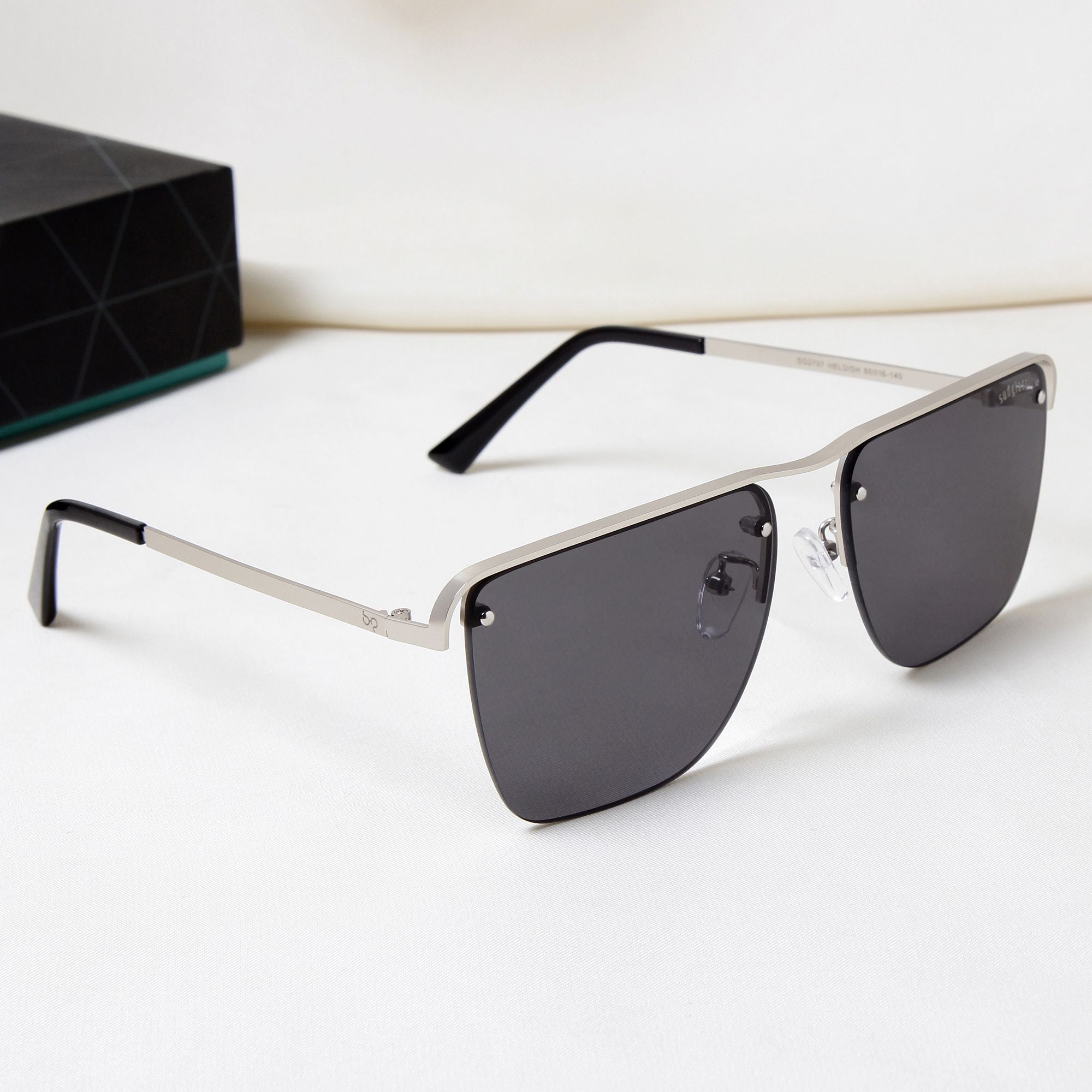 New Silver frame offers Square Sunglasse