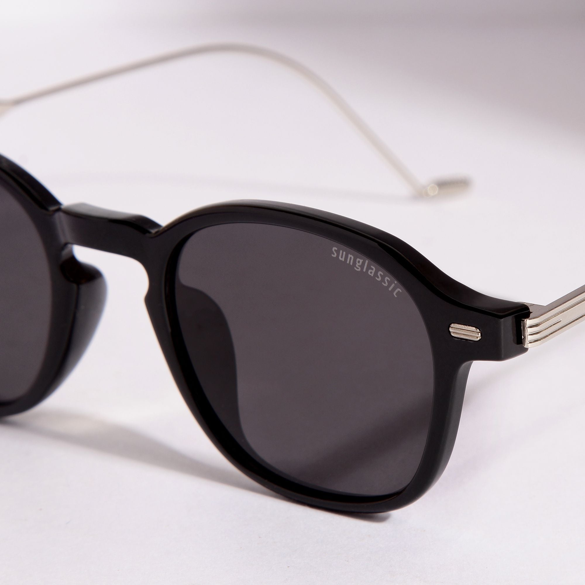 Hybrid Black Polarized Round Sunglasses