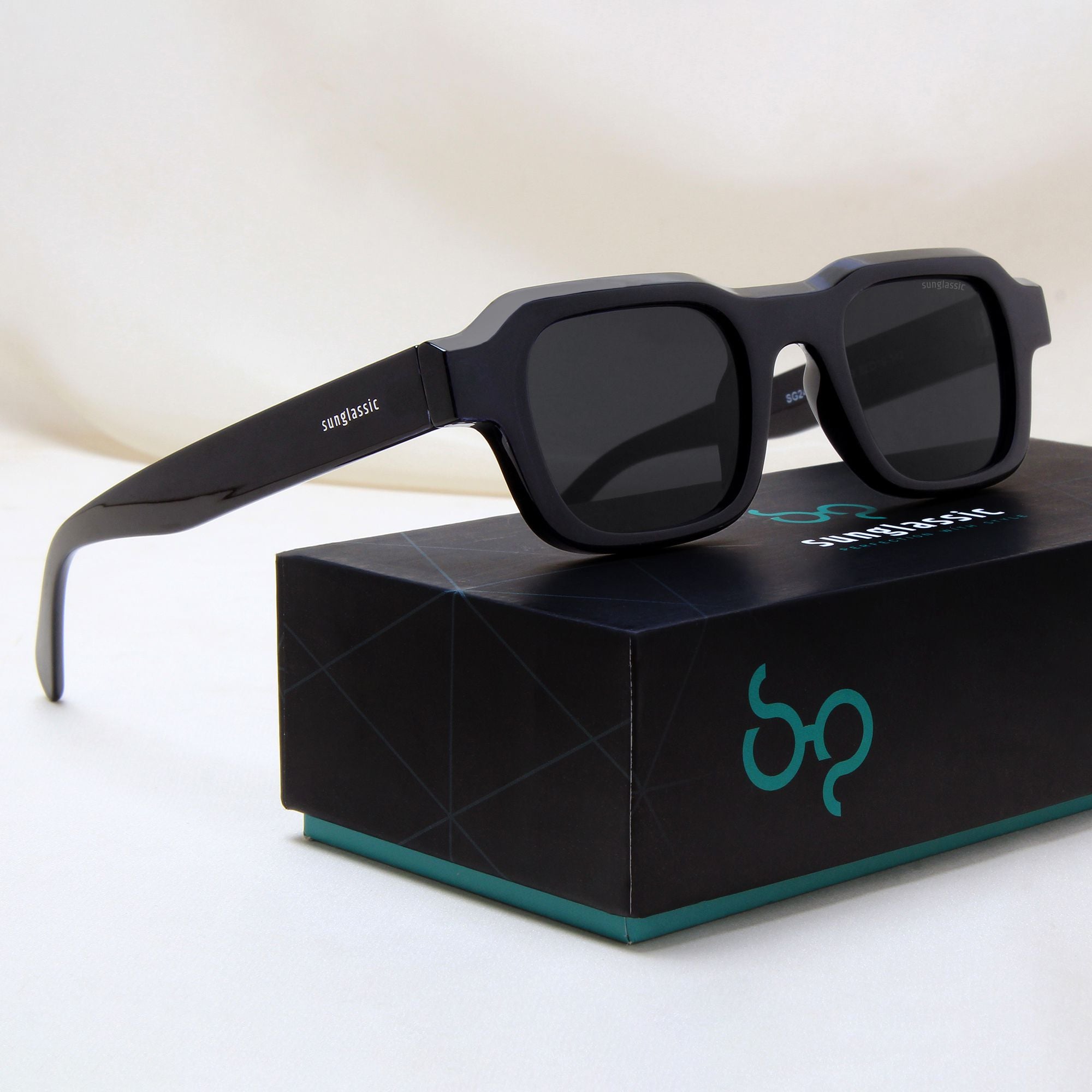 Walter Black Square Sunglasses